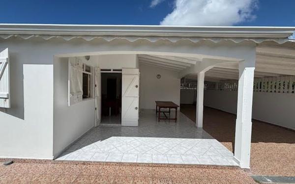 Maison à louer    2 pièces •  Saint-François