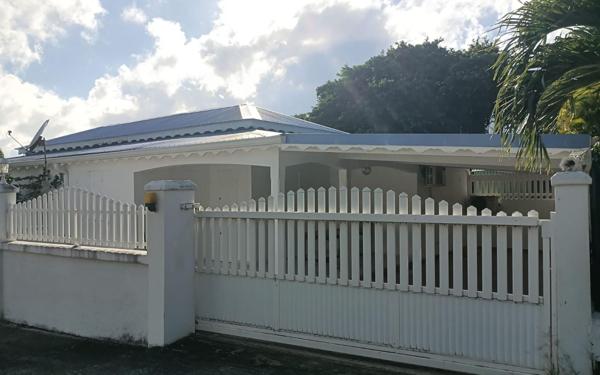 Maison à louer    2 pièces •  Saint-François