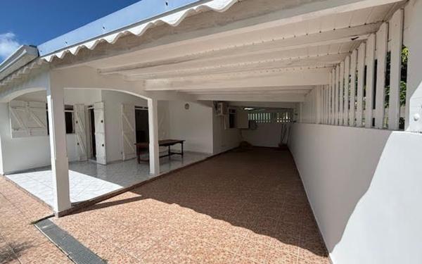 Maison à louer    2 pièces •  Saint-François