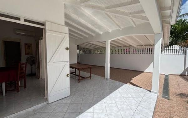 Maison à louer    2 pièces •  Saint-François