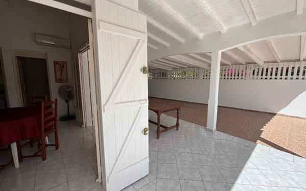 Maison à louer    2 pièces •  Saint-François