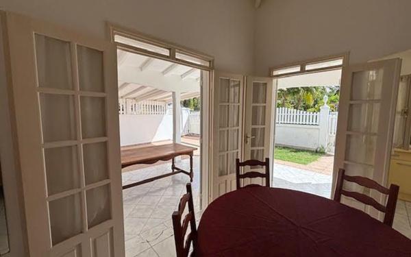 Maison à louer    2 pièces •  Saint-François