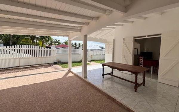 Maison à louer    2 pièces •  Saint-François