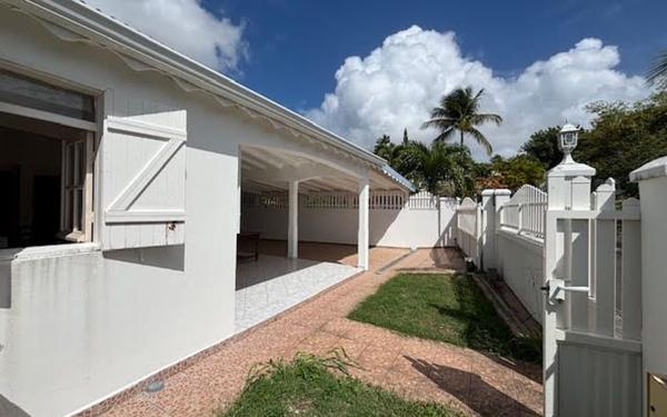 Maison à louer    2 pièces •  Saint-François