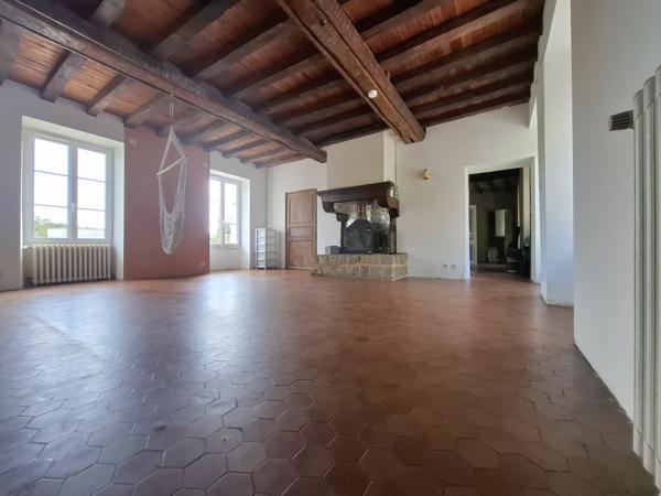 À vendre - Maison individuelle, 6 pièces située à Courgains (72260)