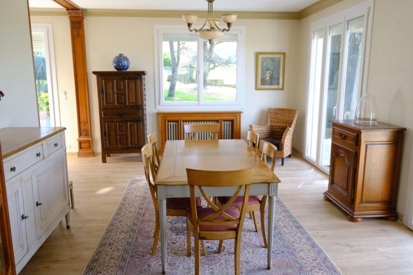 Montauban (82000) Belle Propriété de 228 m2 au milieu d'un Parc avec une Dépendance et 3 Garages.