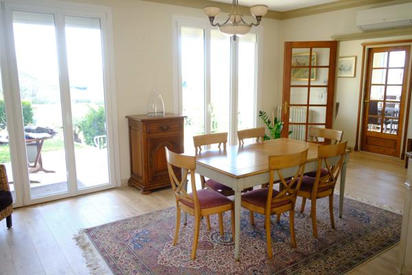 Montauban (82000) Belle Propriété de 228 m2 au milieu d'un Parc avec une Dépendance et 3 Garages.