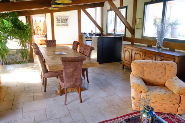 Montauban (82000) Belle Propriété de 228 m2 au milieu d'un Parc avec une Dépendance et 3 Garages.