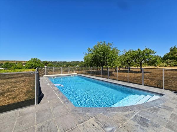 Bellevigne-en-Layon - Propriété de 250 m²  - 2 habitations - Piscine chauffée - Plus d'1 hectare de terrain