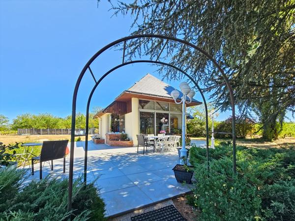 Bellevigne-en-Layon - Propriété de 250 m²  - 2 habitations - Piscine chauffée - Plus d'1 hectare de terrain