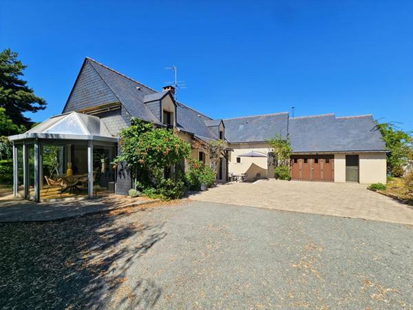 Bellevigne-en-Layon - Propriété de 250 m²  - 2 habitations - Piscine chauffée - Plus d'1 hectare de terrain