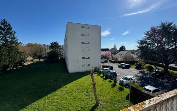 Appartement à louer    3 pièces •  Saint-Jean-de-la-Ruelle