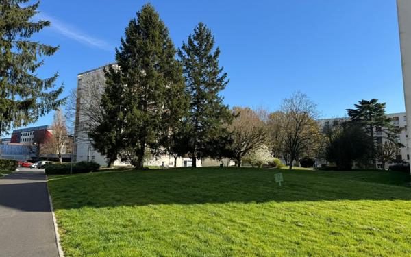 Appartement à louer    3 pièces •  Saint-Jean-de-la-Ruelle