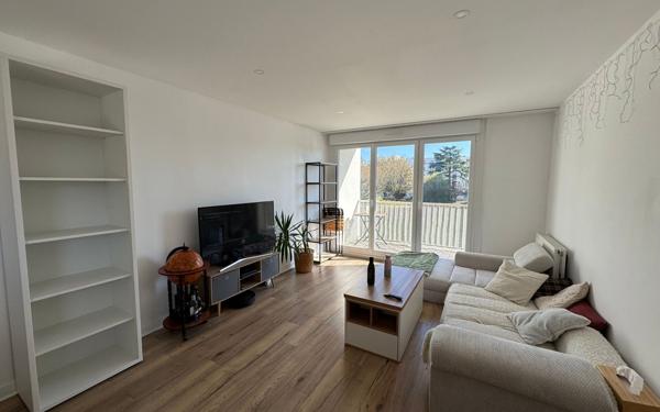 Appartement à louer    3 pièces •  Saint-Jean-de-la-Ruelle