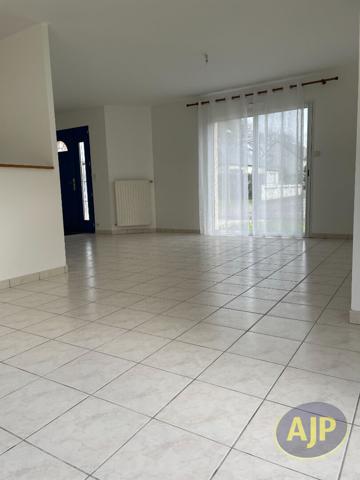 Maison à louer Savenay : 5 pièces, 107m² avec 3 chambre(s) à 1 058€ - AJP Immobilier Savenay