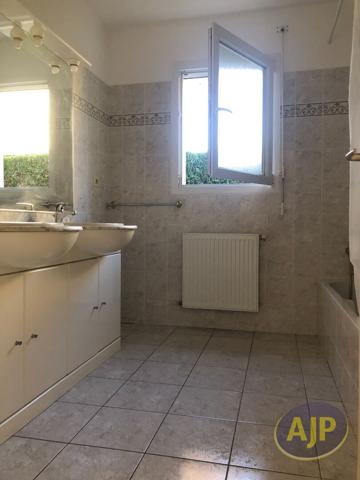 Maison à louer Savenay : 5 pièces, 107m² avec 3 chambre(s) à 1 058€ - AJP Immobilier Savenay