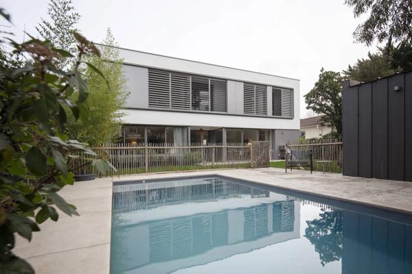 Acheter une Maison d'Architecte à Bordeaux Cauderan à proximité du Parc Bordelais 5 chambres 250M2 avec jardin piscine garage