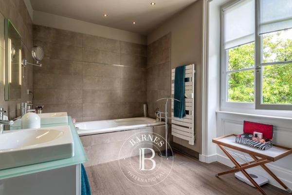 Écully, Maison 5 Chambres -  300 m² à vendre