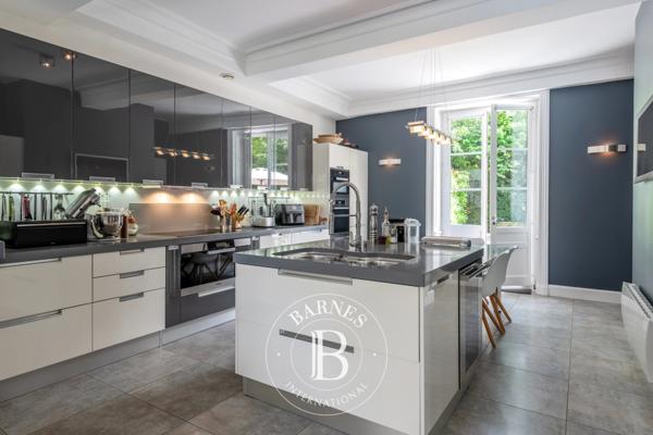 Écully, Maison 5 Chambres -  300 m² à vendre