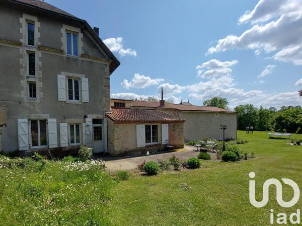 Maison 13 pièces de 291 m² à Chantonnay (85110)