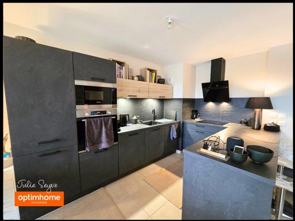 A LOUER - T3 meublé Cessy centre avec terrasse, cave et parking en sous-sol