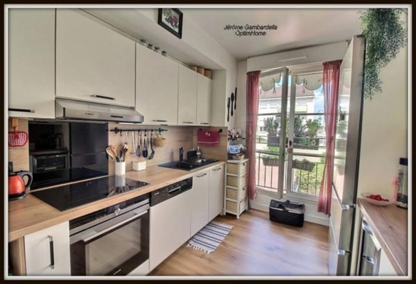 Appartement 5 pièces avec balcon et parkings à vendre à ORGEVAL (78)
