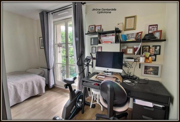 Appartement 5 pièces avec balcon et parkings à vendre à ORGEVAL (78)