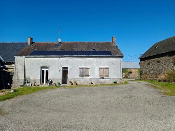 Maison de caractère à rénover – 120 m² habitables sur 3 500 m² de terrain – 44660 ROUGE