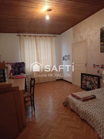 Maison de caractère à rénover – 120 m² habitables sur 3 500 m² de terrain – 44660 ROUGE