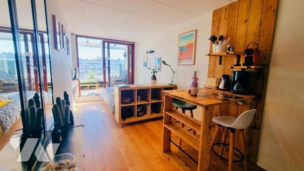 A vendre sur Perros-Guirec, appartement vue mer, situé dans une résidence calme, sécurisée et b...