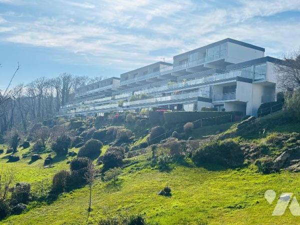 A vendre sur Perros-Guirec, appartement vue mer, situé dans une résidence calme, sécurisée et b...