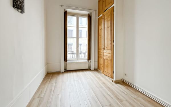 Appartement à vendre    2 pièces • 67,43 m2 Lyon 6
