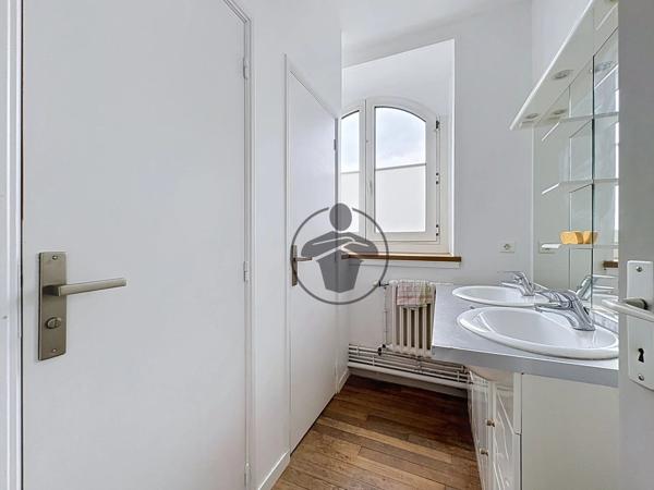 Location                                                      Appartement
                        
                     2 pièces                      96 m2                     à Saint-Quentin