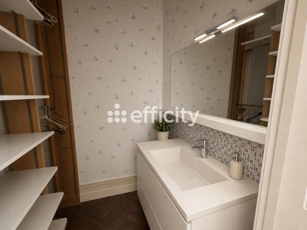 Appartement
         6 pièces
        - 157 m² Bien prestige 1 320 000 € *