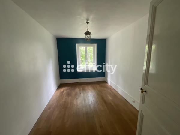 Appartement
         6 pièces
        - 157 m² Bien prestige 1 320 000 € *