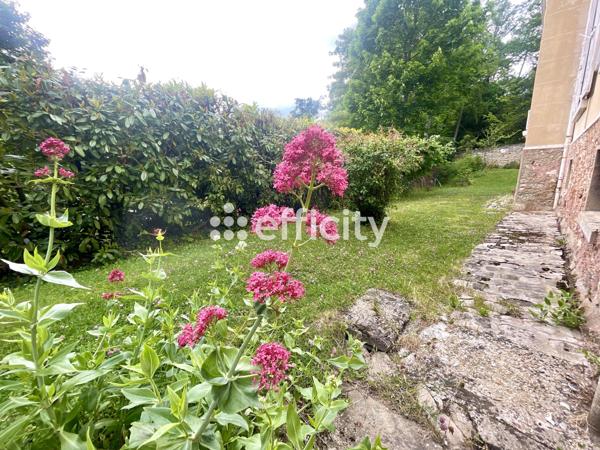 Appartement
         6 pièces
        - 157 m² Bien prestige 1 320 000 € *