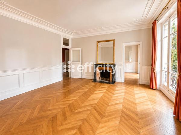 Appartement
         6 pièces
        - 157 m² Bien prestige 1 320 000 € *
