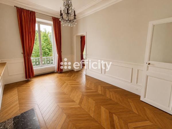 Appartement
         6 pièces
        - 157 m² Bien prestige 1 320 000 € *