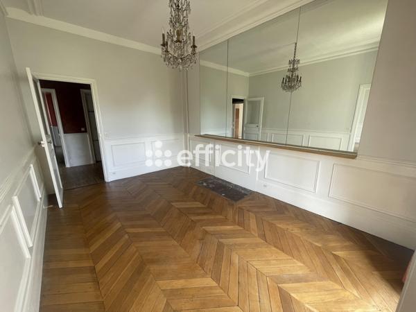 Appartement
         6 pièces
        - 157 m² Bien prestige 1 320 000 € *