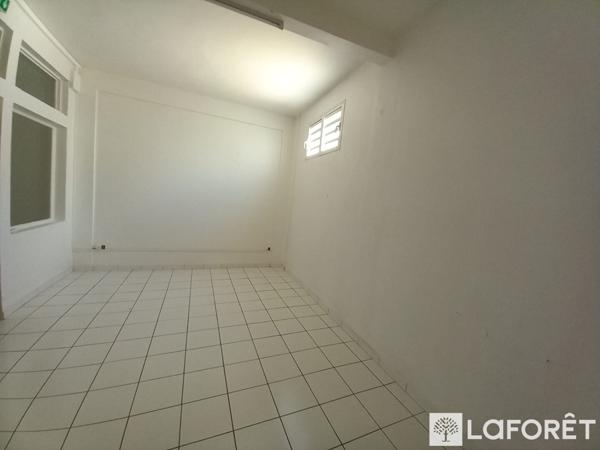 Location bureau Fort-de-France - 70 m² - 1 100 € / mois