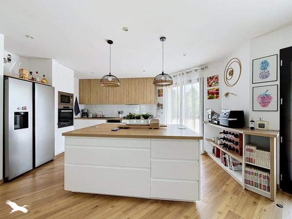 Maison 498 000 € Saint-Laurent-des-Vignes 6 p 196 m² DPE A