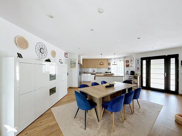 Maison 498 000 € Saint-Laurent-des-Vignes 6 p 196 m² DPE A