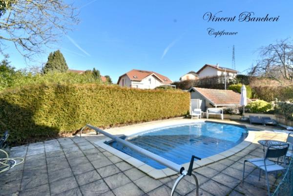 Maison familiale d'environ 160 m² avec piscine, 5 chambres et terrain de plus de 1160 m² au cœur d'un secteur prisé de Reignier