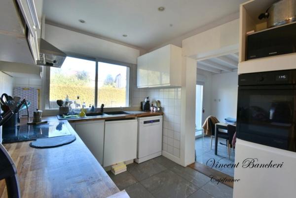 Maison familiale d'environ 160 m² avec piscine, 5 chambres et terrain de plus de 1160 m² au cœur d'un secteur prisé de Reignier