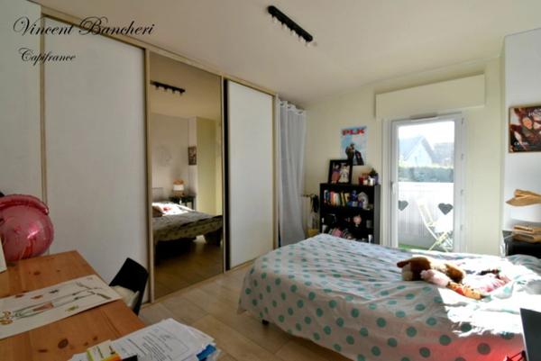 Maison familiale d'environ 160 m² avec piscine, 5 chambres et terrain de plus de 1160 m² au cœur d'un secteur prisé de Reignier