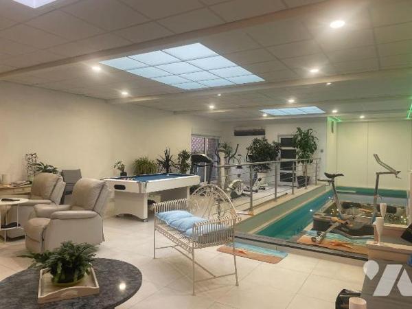 A VENDRE DANS LE NORD A BAILLEUL (59) - BELLE ET GRANDE MAISON SEMI BOURGEOISE AU COEUR DU CENT...