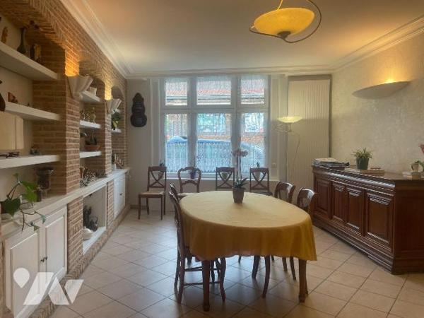 A VENDRE DANS LE NORD A BAILLEUL (59) - BELLE ET GRANDE MAISON SEMI BOURGEOISE AU COEUR DU CENT...