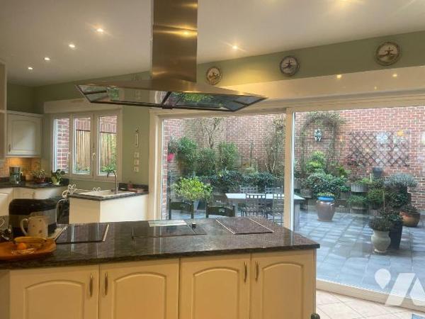 A VENDRE DANS LE NORD A BAILLEUL (59) - BELLE ET GRANDE MAISON SEMI BOURGEOISE AU COEUR DU CENT...
