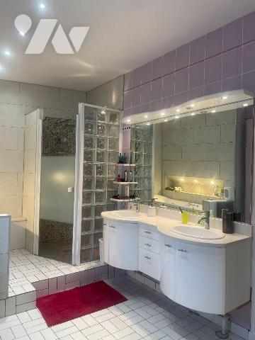 A VENDRE DANS LE NORD A BAILLEUL (59) - BELLE ET GRANDE MAISON SEMI BOURGEOISE AU COEUR DU CENT...