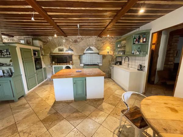 Authentique,bastide en pierres du XVIIIe siècle rénovée